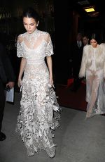 KIM KARDASHIAN and KENDALL JENNER Arrives on the Set of 
