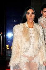 KIM KARDASHIAN and KENDALL JENNER Arrives on the Set of 