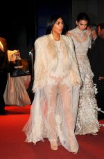 KIM KARDASHIAN and KENDALL JENNER Arrives on the Set of 