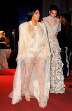 KIM KARDASHIAN and KENDALL JENNER Arrives on the Set of 