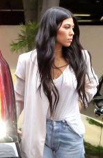 KOURTNEY KARDASHIAN Arrives at an Art Class in Los Angeles 01/03/2017