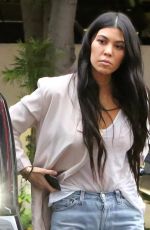 KOURTNEY KARDASHIAN Arrives at an Art Class in Los Angeles 01/03/2017