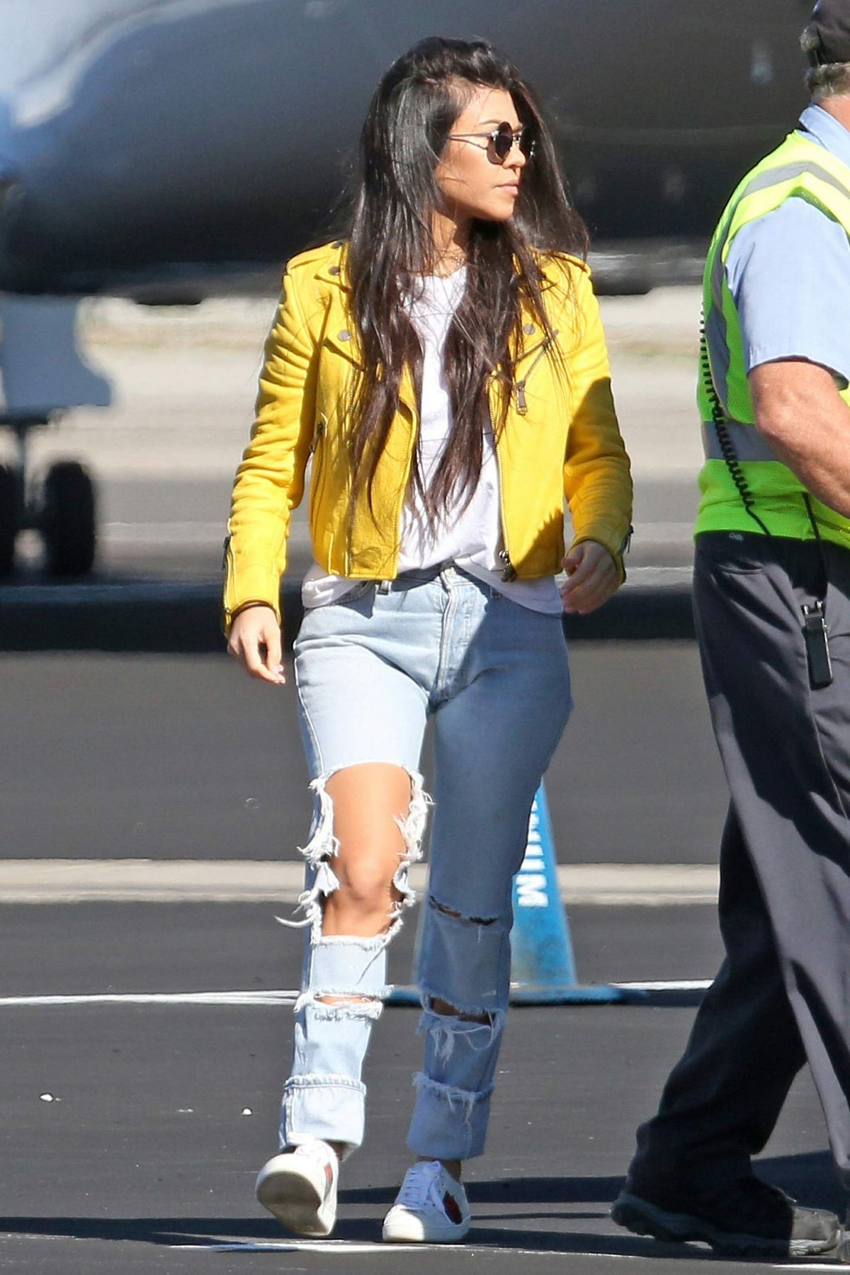 KOURTNEY KARDASHIAN at Airport in Van Nuys 01/26/2017 KOURTNEY KARDASHIAN at Airport in Van Nuys 01/26/2017