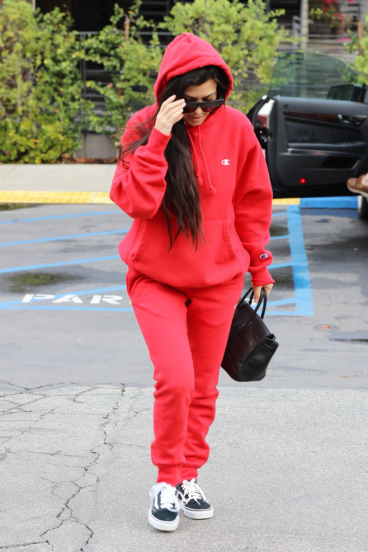 KOURTNEY KARDASHIAN Leaves a Birthday Party in Los Angeles 01/09/2017 KOURTNEY KARDASHIAN Leaves a Birthday Party in Los Angeles 01/09/2017