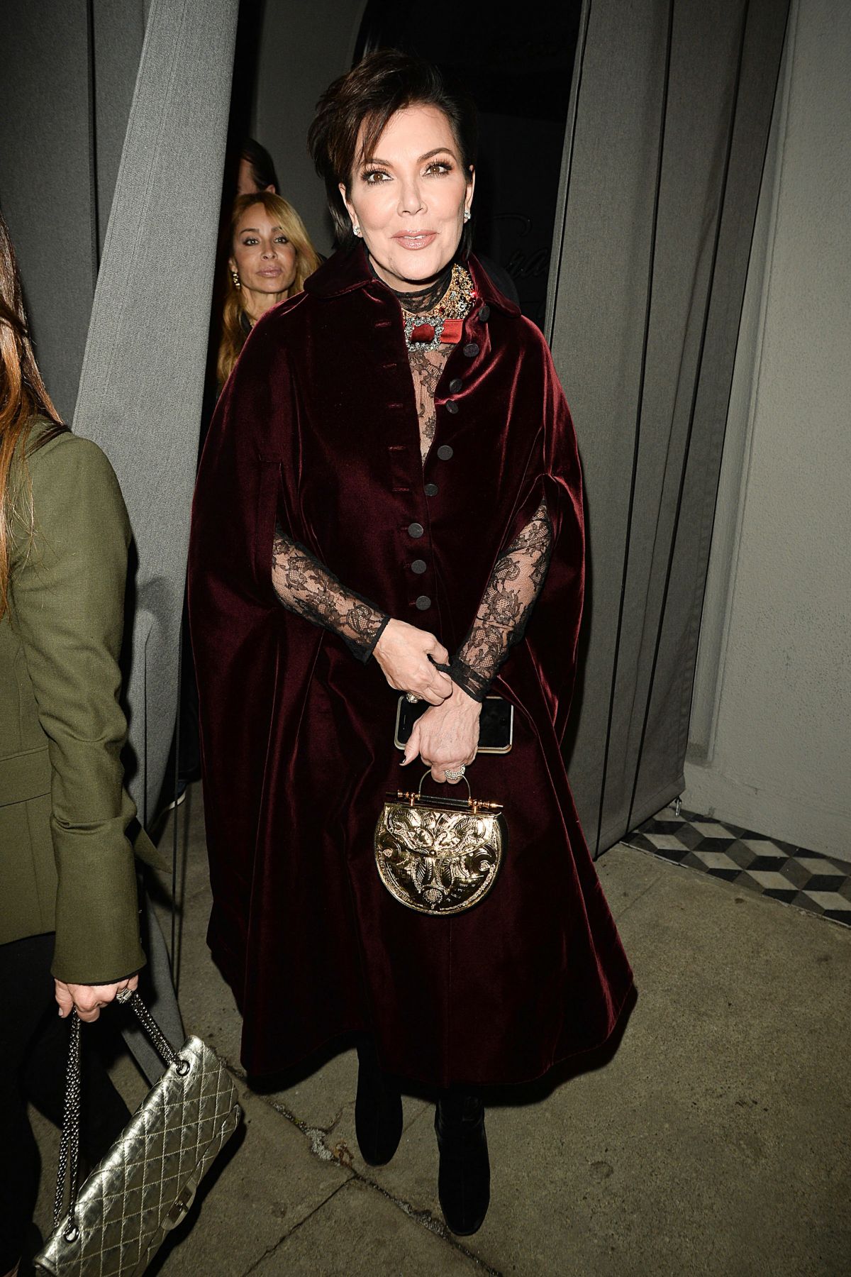 KRIS JENNER Leaves a Dinner in West Hollywood 01/06/2017 KRIS JENNER Leaves a Dinner in West Hollywood 01/06/2017