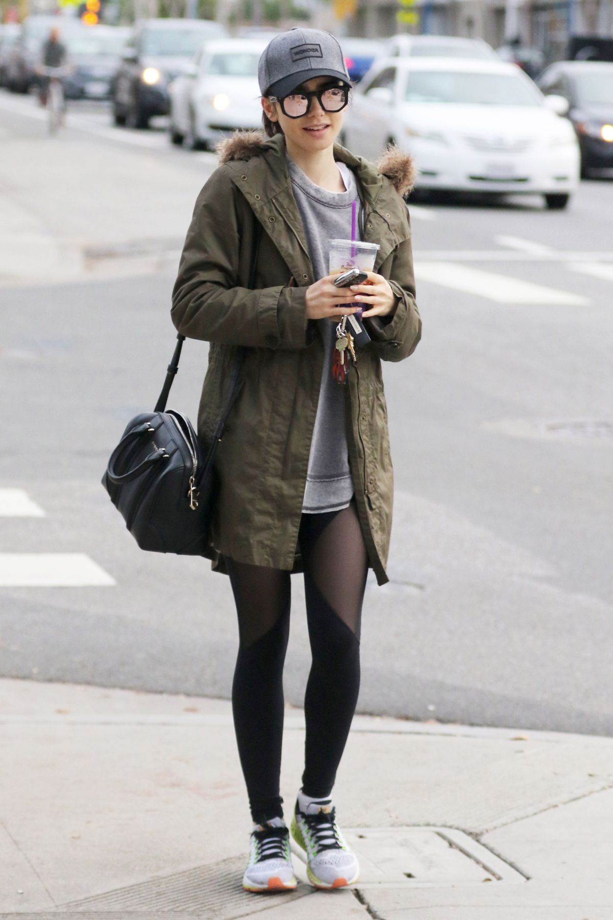 LILY COLLINS Leaves a Gym in Los Angeles 01/03/2017 LILY COLLINS Leaves a Gym in Los Angeles 01/03/2017