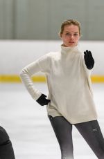 MARGOT ROBBIE Skating in Los Angeles After Secret Wedding Ceremony in Australia 01/02/2017