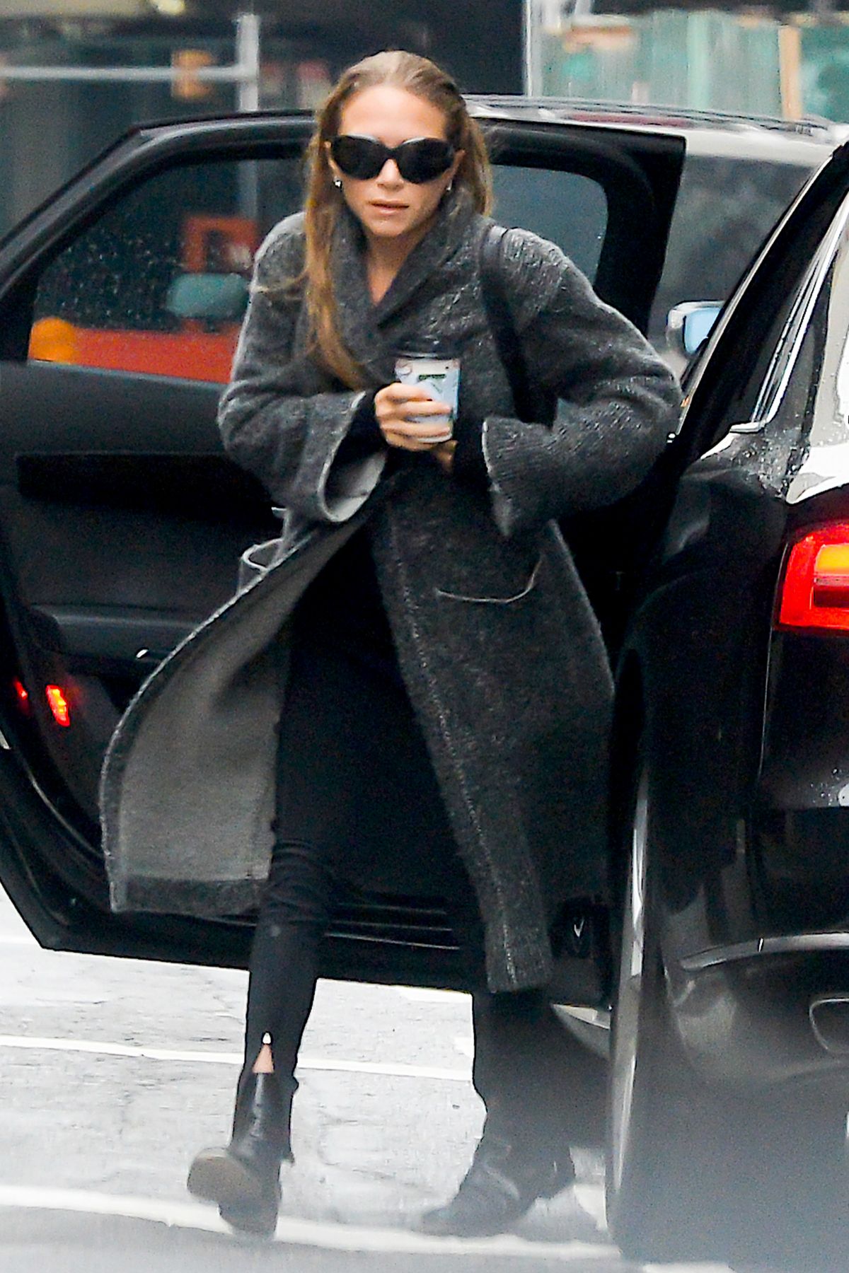 MARY KATE OLSEN Out and About in New York 01/17/2017 - HawtCelebs