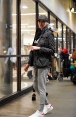 Pregnant GAL GADOT at Los Angeles Inernational Airport 01/06/2017