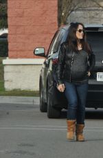 Pregnant JENELLE EVANS Out and About in Wilmington 01/04/2017