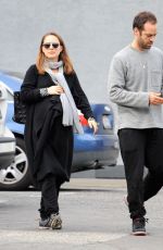 Pregnant NATALIE PORTMAN and Benjamin Millepied Out for Lunch in Los Angeles 01/03/2017