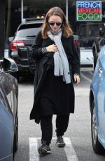Pregnant NATALIE PORTMAN and Benjamin Millepied Out for Lunch in Los Angeles 01/03/2017