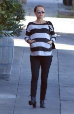 Pregnant NATLIE PORTMAN Out and About in Los Angeles 01/27/2017