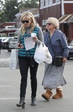 REESE WITHERSPOON Out in West Hollywood 01/16/2017