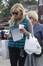 REESE WITHERSPOON Out in West Hollywood 01/16/2017