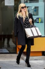 REESE WITHERSPOON Out Shopping in Beverly Hills 01/04/2017