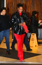 RIHANNA Leaves a Dentist