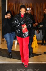 RIHANNA Leaves a Dentist