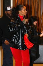 RIHANNA Leaves a Dentist