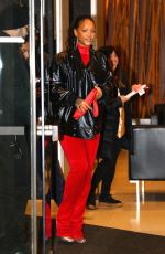 RIHANNA Leaves a Dentist