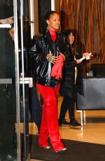 RIHANNA Leaves a Dentist