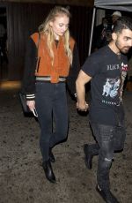 SOPHIE TURNER and Joe Jonas Leavs a Jonas Brothers