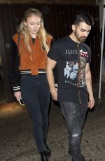 SOPHIE TURNER and Joe Jonas Leavs a Jonas Brothers