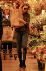 AMY ADAMS Shopping at Bristol Farms in Beverly Hills 02/21/2017