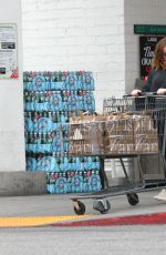 AMY POEHLER Shopping for Grocery at Bristol Farms in West Hollywood 02/25/2017