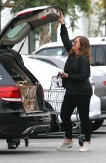 AMY POEHLER Shopping for Grocery at Bristol Farms in West Hollywood 02/25/2017