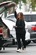AMY POEHLER Shopping for Grocery at Bristol Farms in West Hollywood 02/25/2017