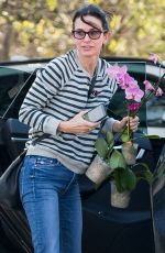 COURTENEY COX Shopping a Few Orchids at Farmer