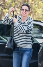 COURTENEY COX Shopping a Few Orchids at Farmer