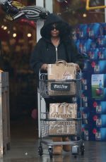 DIANA ROSS Shopping at Bristol Farms in Beverly Hills 02/03/2017