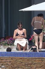 JENNIFER ANISTON and COURTENEY COX Celebrates Jennifer