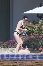 JENNIFER ANISTON and COURTENEY COX Celebrates Jennifer