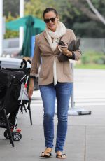 JENNIFER GARNER Leaves a Nail Salon in Los Angeles 02/16/2017