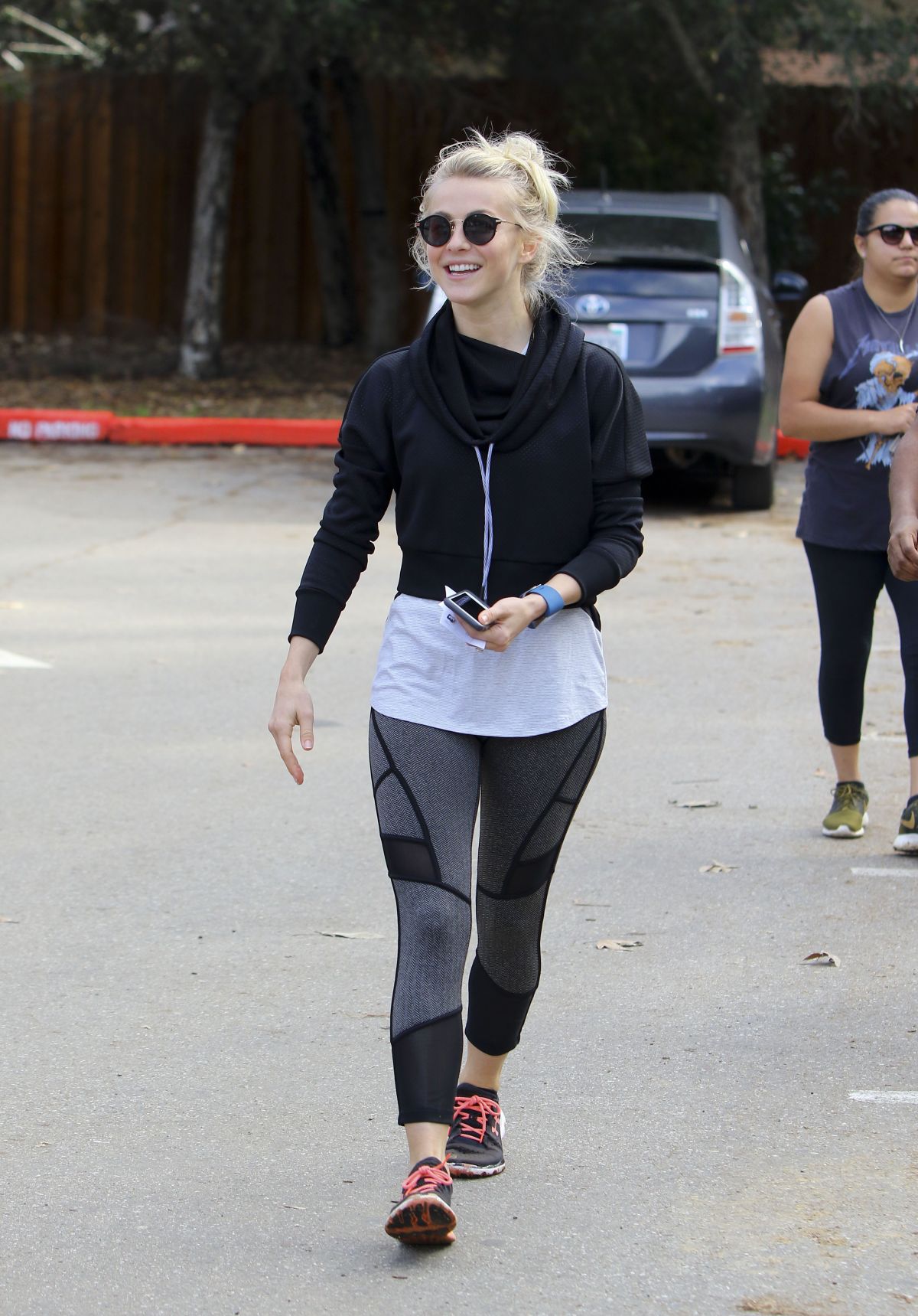 JULIANNE HOUGH Out Hiking in Studio City 02/11/2017 JULIANNE HOUGH Out Hiking in Studio City 02/11/2017