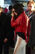 KENDALL JENNER Shopping in Portobello Road Market in Notting Hill 02/18/2017