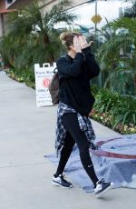 KHLOE KARDASHIAN Out and About in Calabasas 02/10/2017