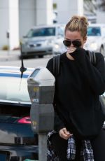 KHLOE KARDASHIAN Out and About in Calabasas 02/10/2017