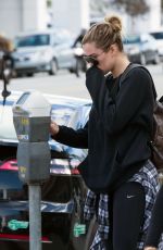 KHLOE KARDASHIAN Out and About in Calabasas 02/10/2017