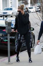 KHLOE KARDASHIAN Out and About in Calabasas 02/10/2017