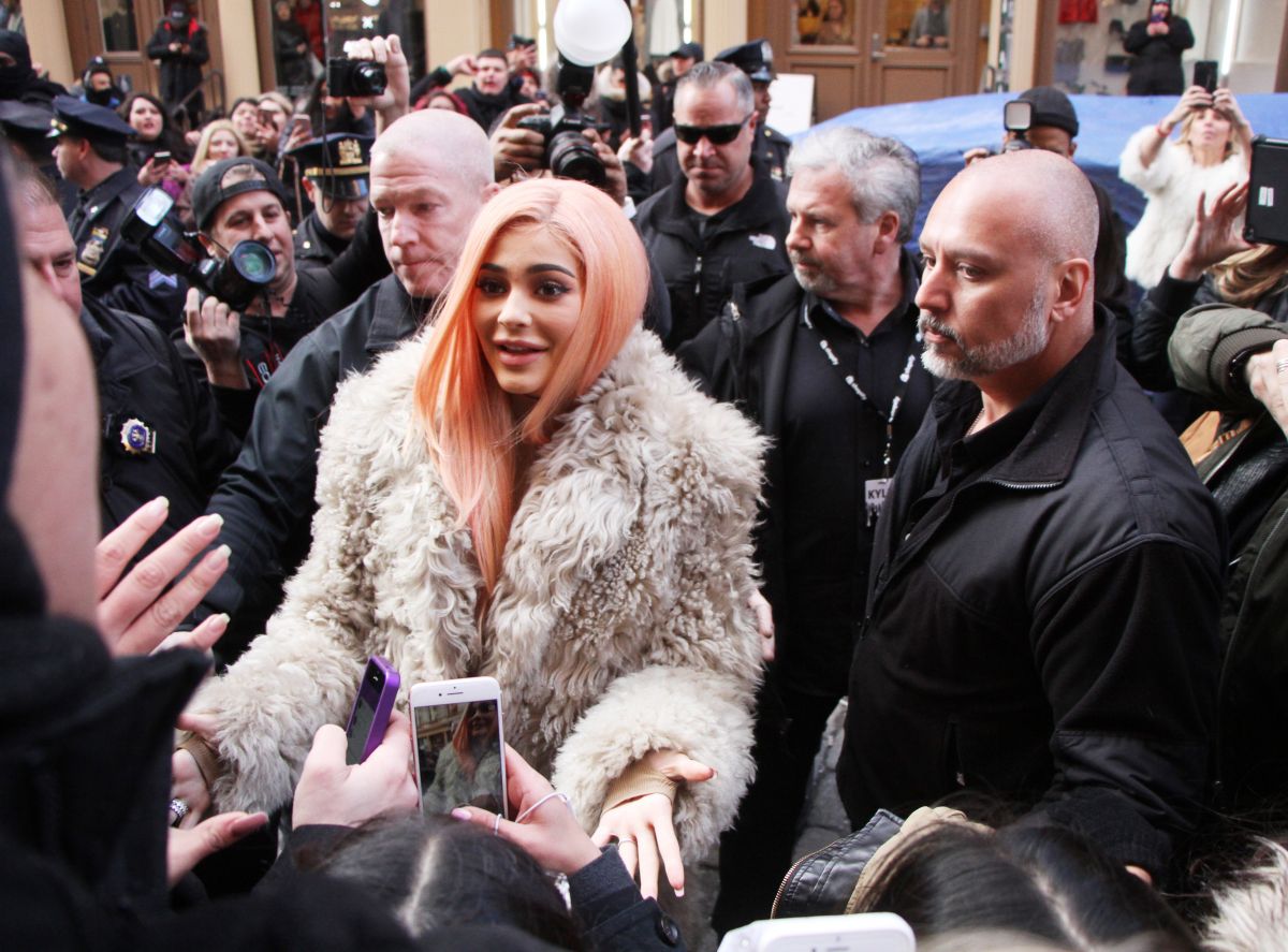 KYLIE JENNER Arrives to Her Store Oppening in New York 02/13/2017 KYLIE JENNER Arrives to Her Store Oppening in New York 02/13/2017
