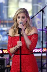LAUREN ALANIA Performs at Good Morning America 01/31/2017