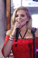 LAUREN ALANIA Performs at Good Morning America 01/31/2017
