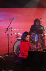 NORAH JONES Performs on Jimmy Kimmel Live 02/08/2017
