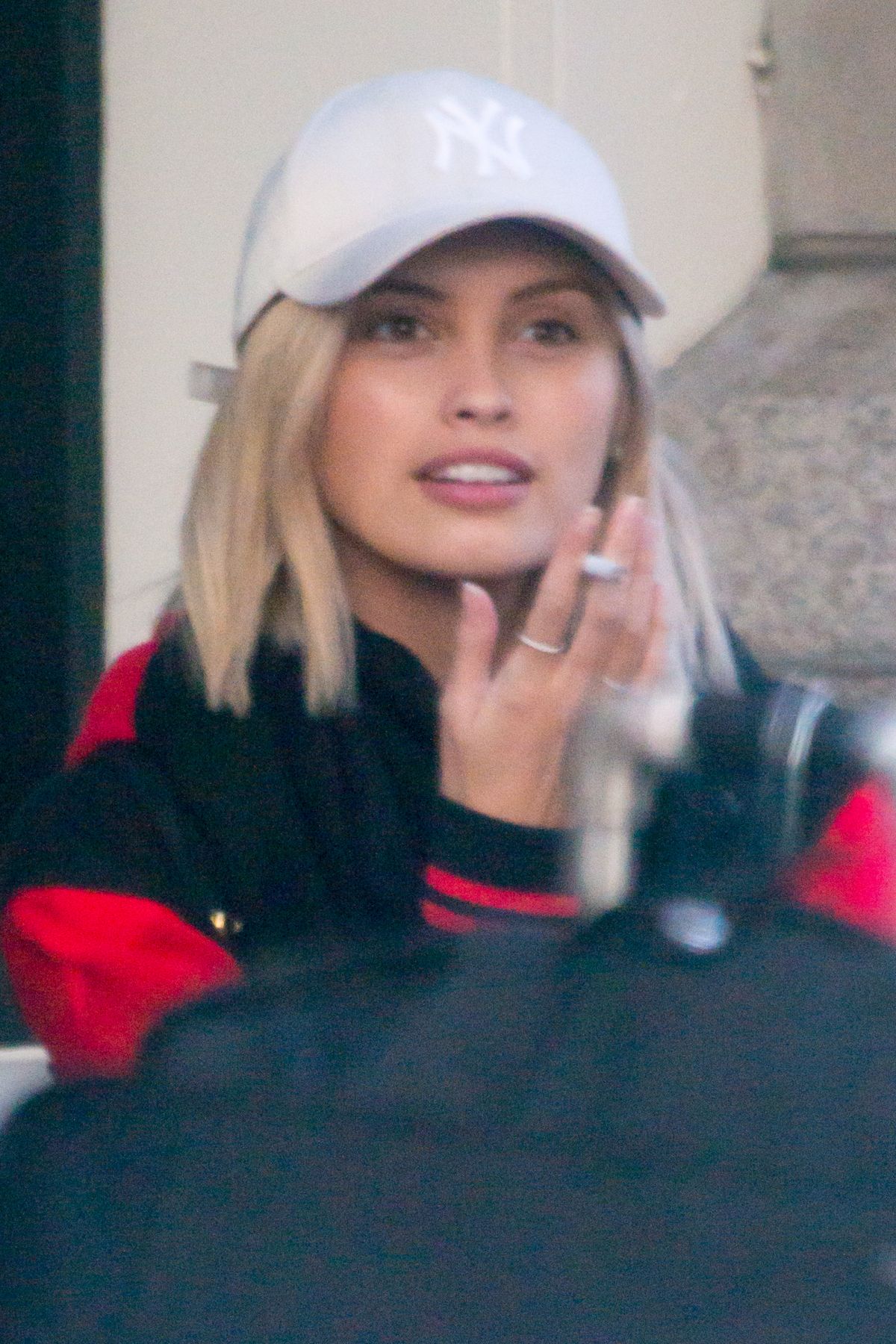 SARAH ELLEN Out Smoking in New York 02/18/2017 SARAH ELLEN Out Smoking in New York 02/18/2017