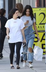 SELENA GOMEZ Leaves Sara