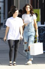 SELENA GOMEZ Leaves Sara